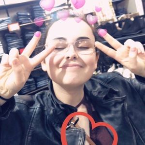 Meet your Posher, Ayla